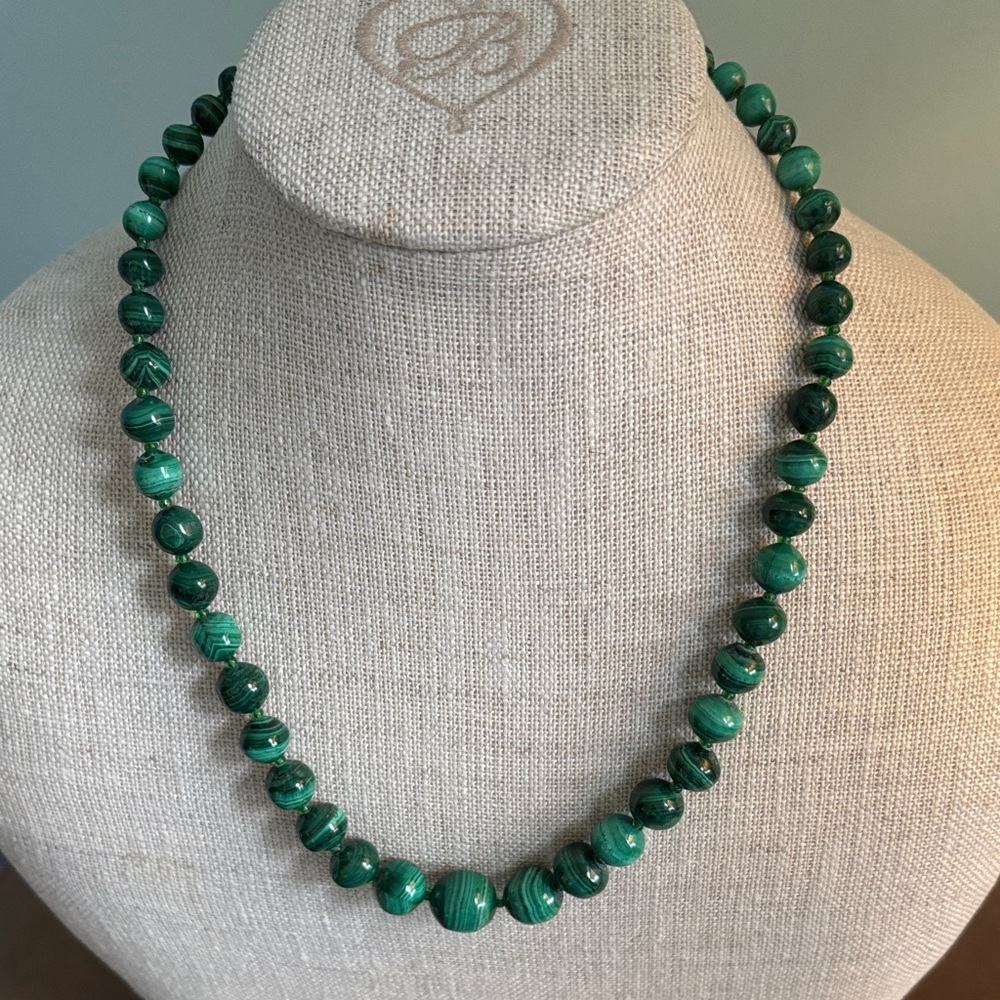 🟨Genuine Malachite Graduated Necklace, Vintage & Handmade - Picture 4 of 13